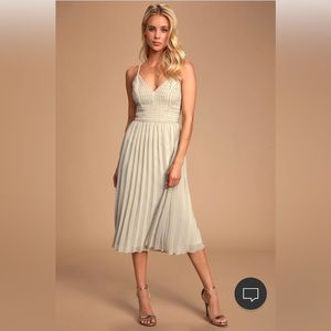 Lulu’s Grey midi dress